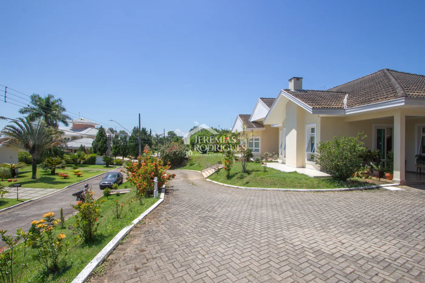 Casa para venda com 4 suítes no Condomínio Residencial dos Pinheiros em Caçapava/SP