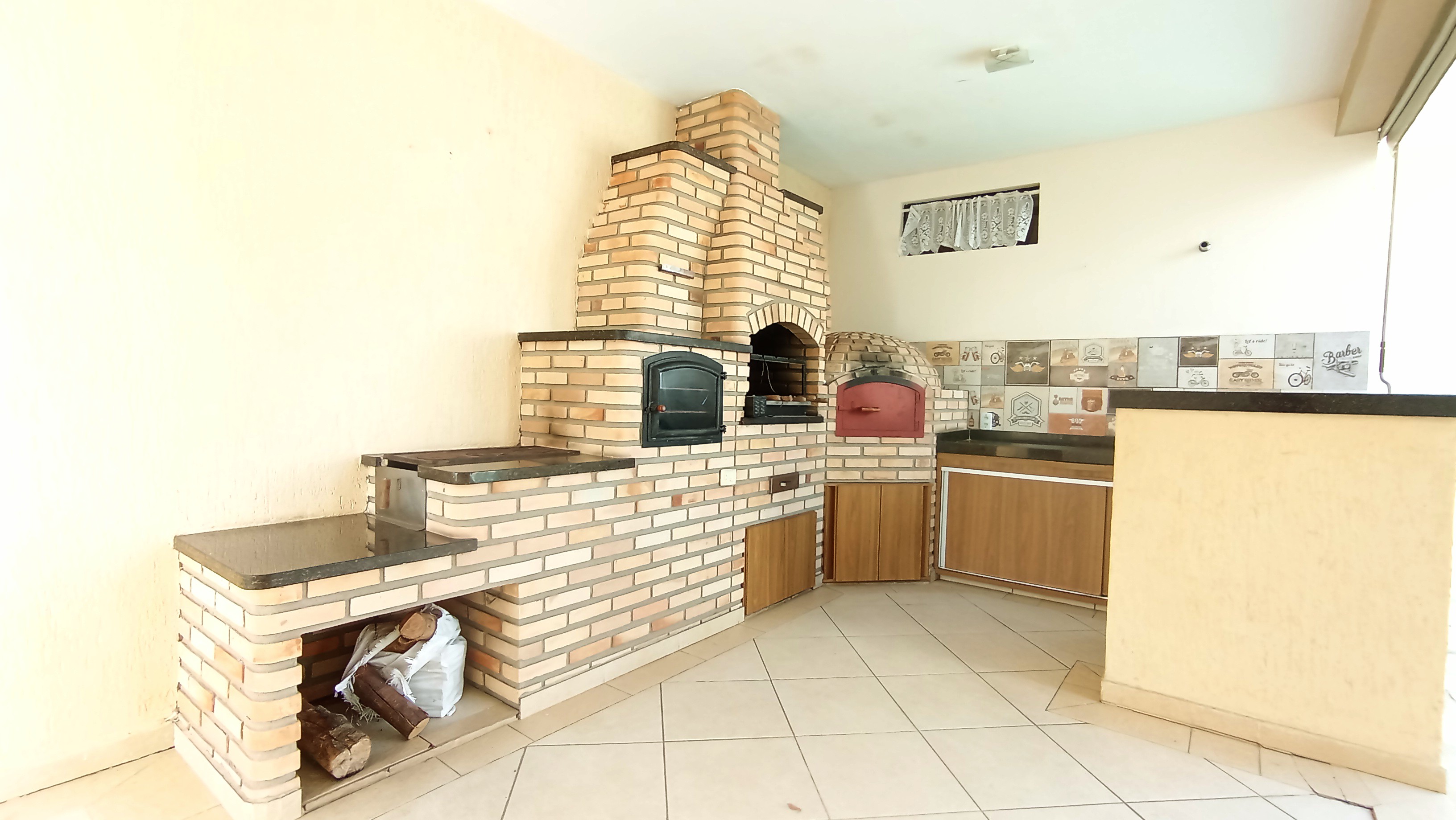 Casa à venda com 4 suítes no Condomínio Real Ville em Pindamonhangaba/SP. 