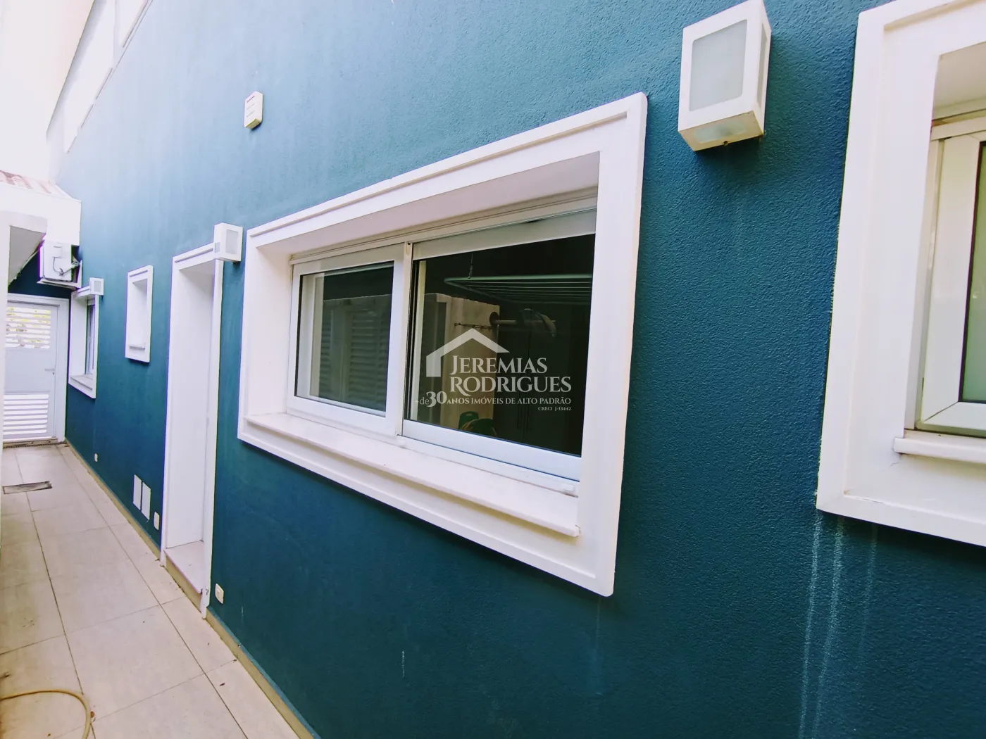 Casa para venda e locação com 4 suítes no Condomínio Taubaté Village em Taubaté/SP.