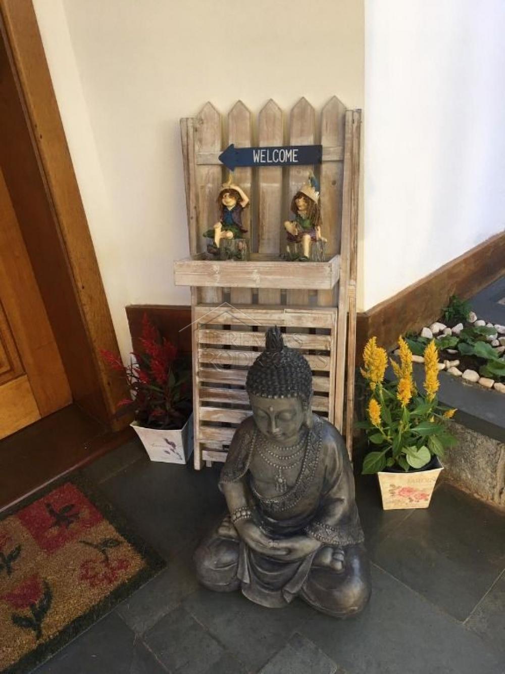 Casa à venda com 6 dormitórios no Alto Do Capivari em Campos do Jordão/SP.