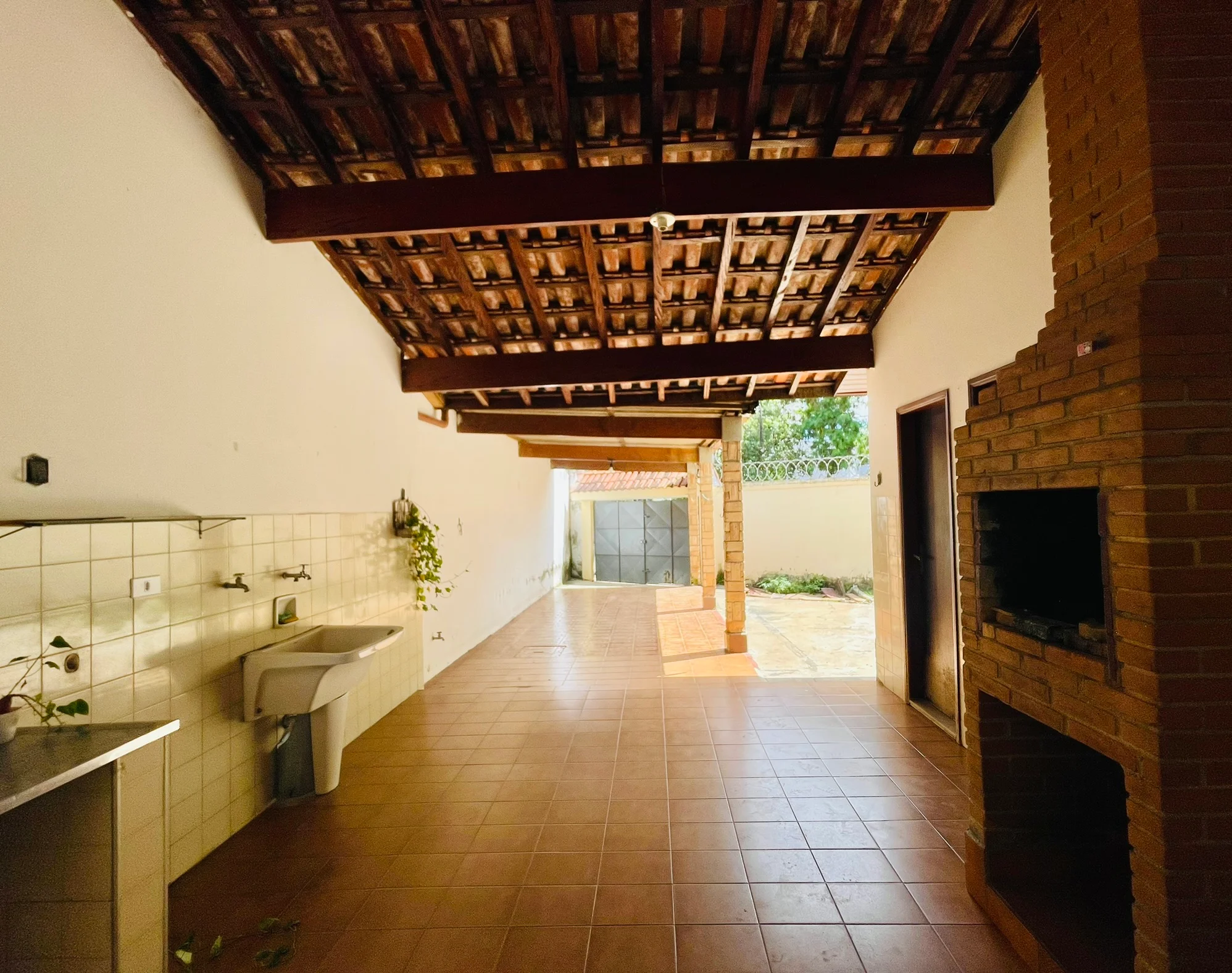 Casa para venda e locação no bairro Jardim das Nações em Taubaté/SP. 