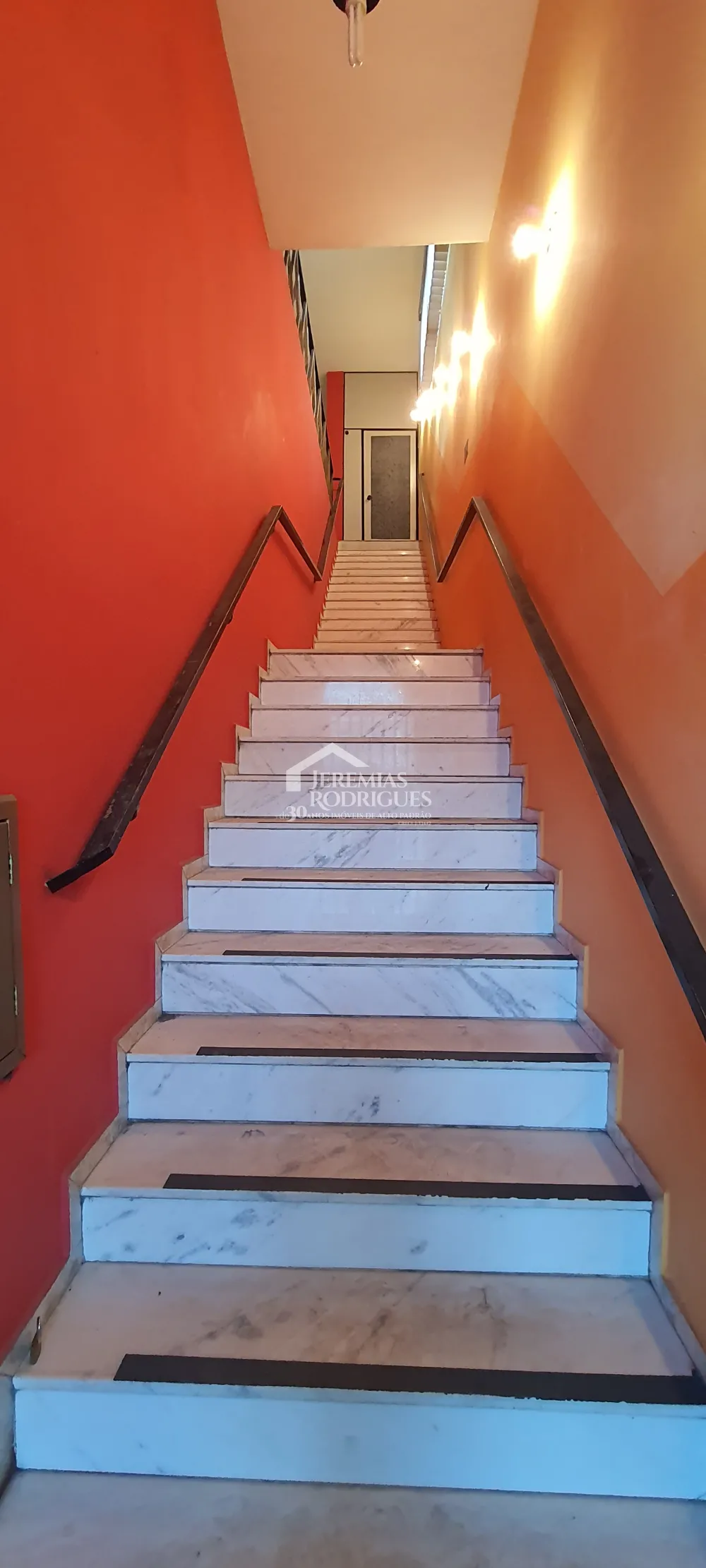 Prédio comercial com 310 m² -  Independencia - Taubaté/SP