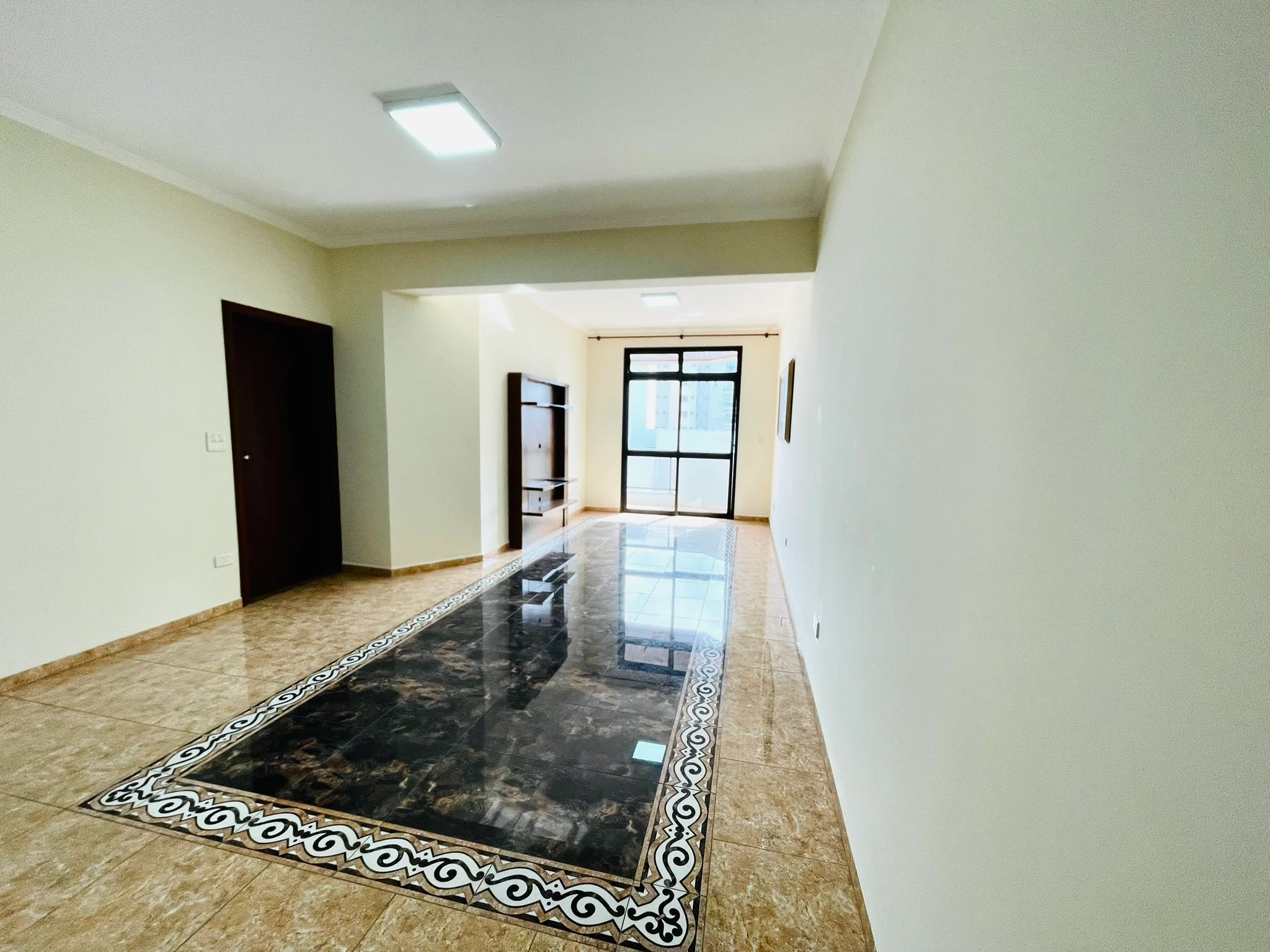 Apartamento para venda com 5 dormitórios no Edifício Olimpia em Taubaté/SP. 