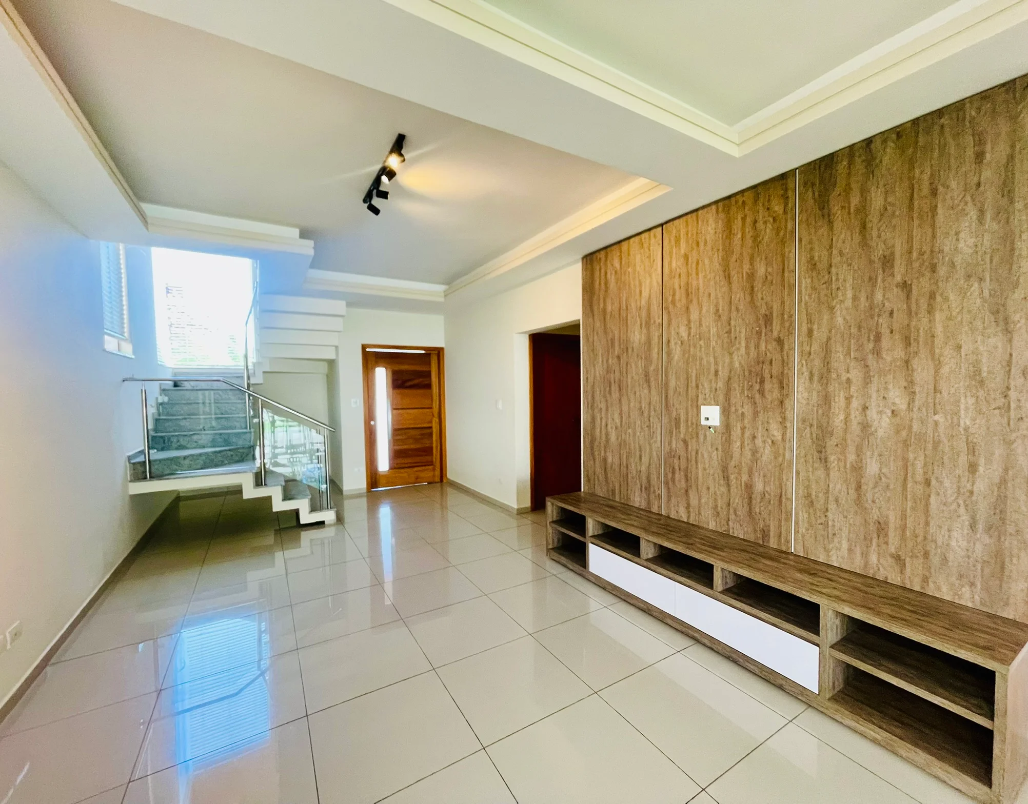 Casa à venda com 4 dormitórios no Condomínio Campos do Conde III em Tremembé/SP. 