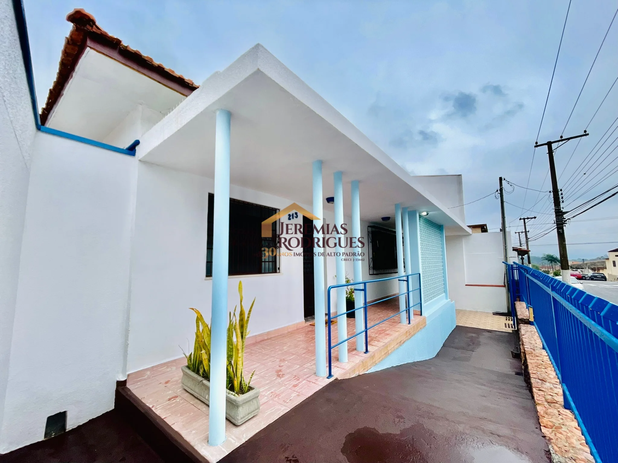 Casa para locação com estrutura para ponto comercial no Centro de Pindamonhangaba/SP. — foto 2
