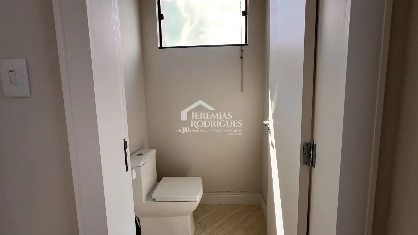 Casa à venda com 3 dormitórios no Condomínio Campos do Conde II em Tremembé/SP.