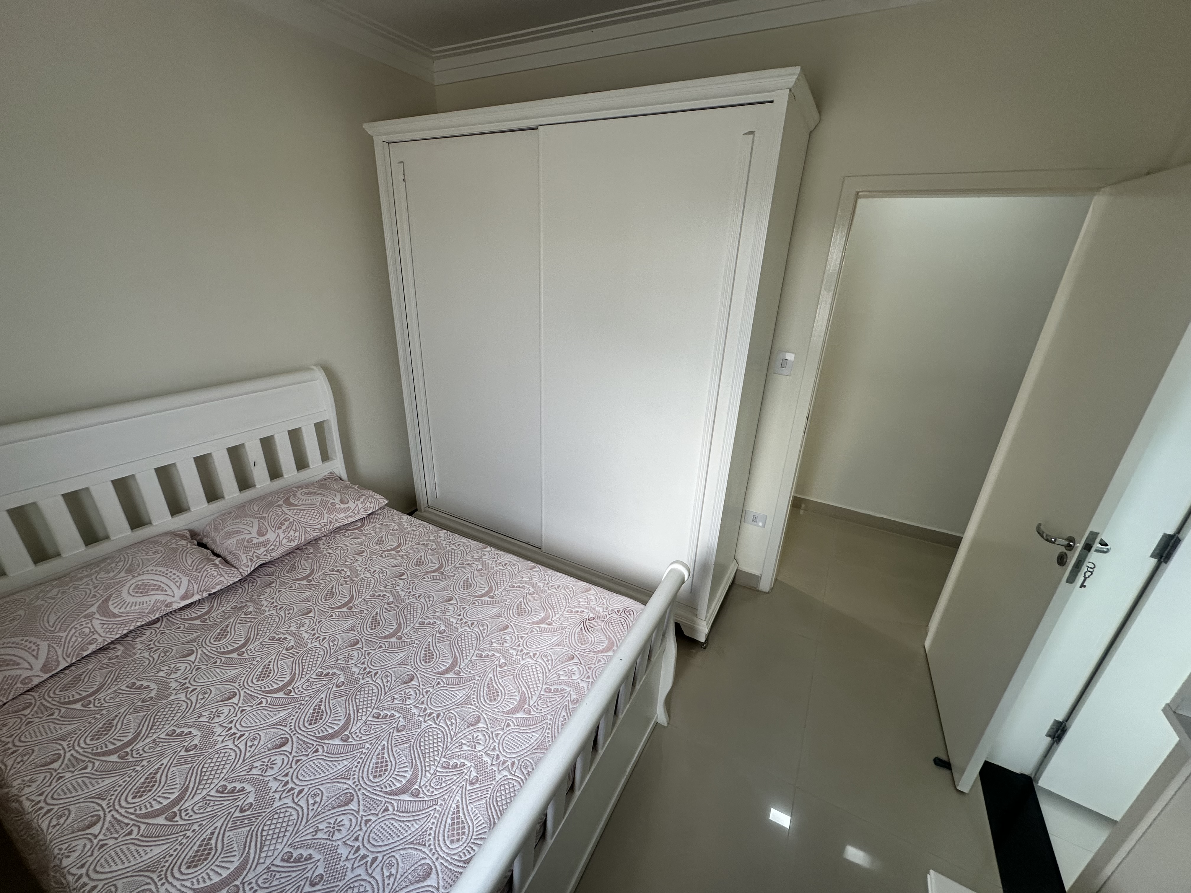 Casa para venda e locação com 3 suítes no Condomínio Reserva dos Lagos em Pindamonhangaba/SP.