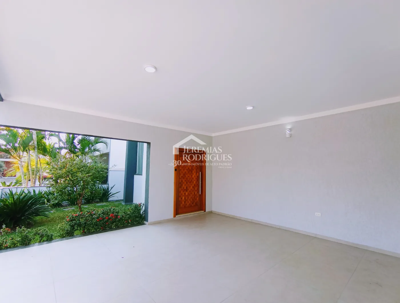 Casa para venda e locação com 3 dormitórios, no Condomínio Campos do Conde II em Tremembé/SP.