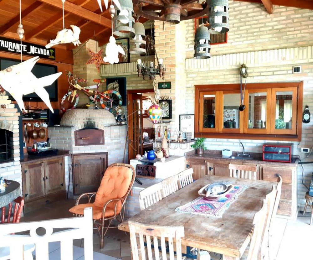 Casa à venda com 6 dormitórios no Condomínio Chácaras Cataguá em Taubaté/SP.