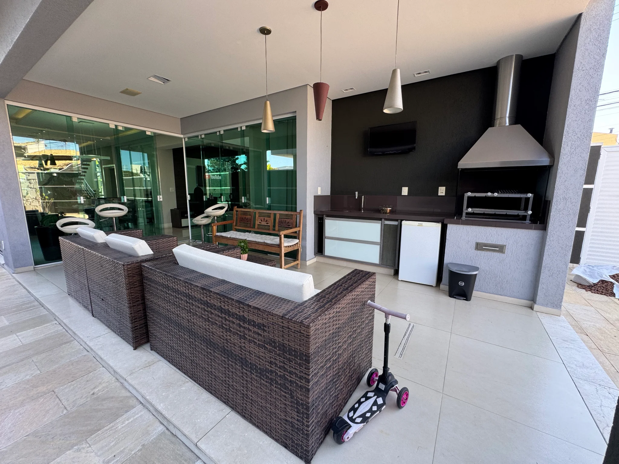 Casa para venda e locação com 3 dormitórios no Condomínio Campos do Conde III em Tremembé/SP.