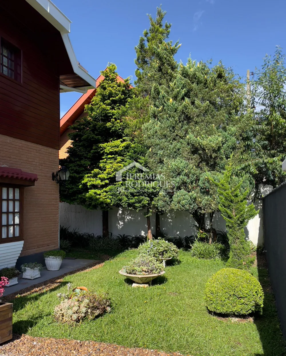 Casa com 4 suítes, 350 m² -  Vila Francalanza - Campos do Jordão/SP.