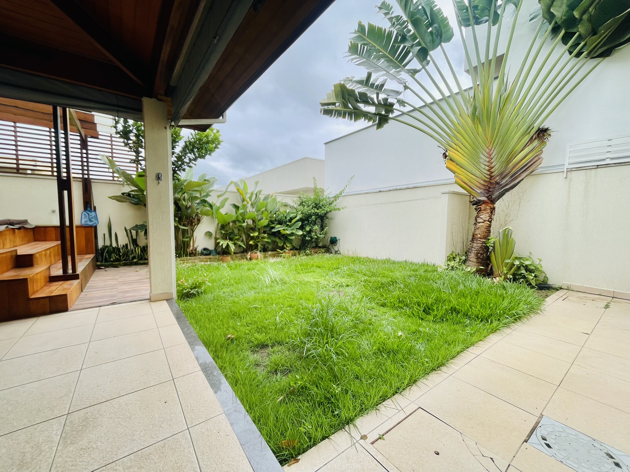 Casa para locação com 4 dormitórios no Condomínio Campos do Conde II em Tremembé/SP.