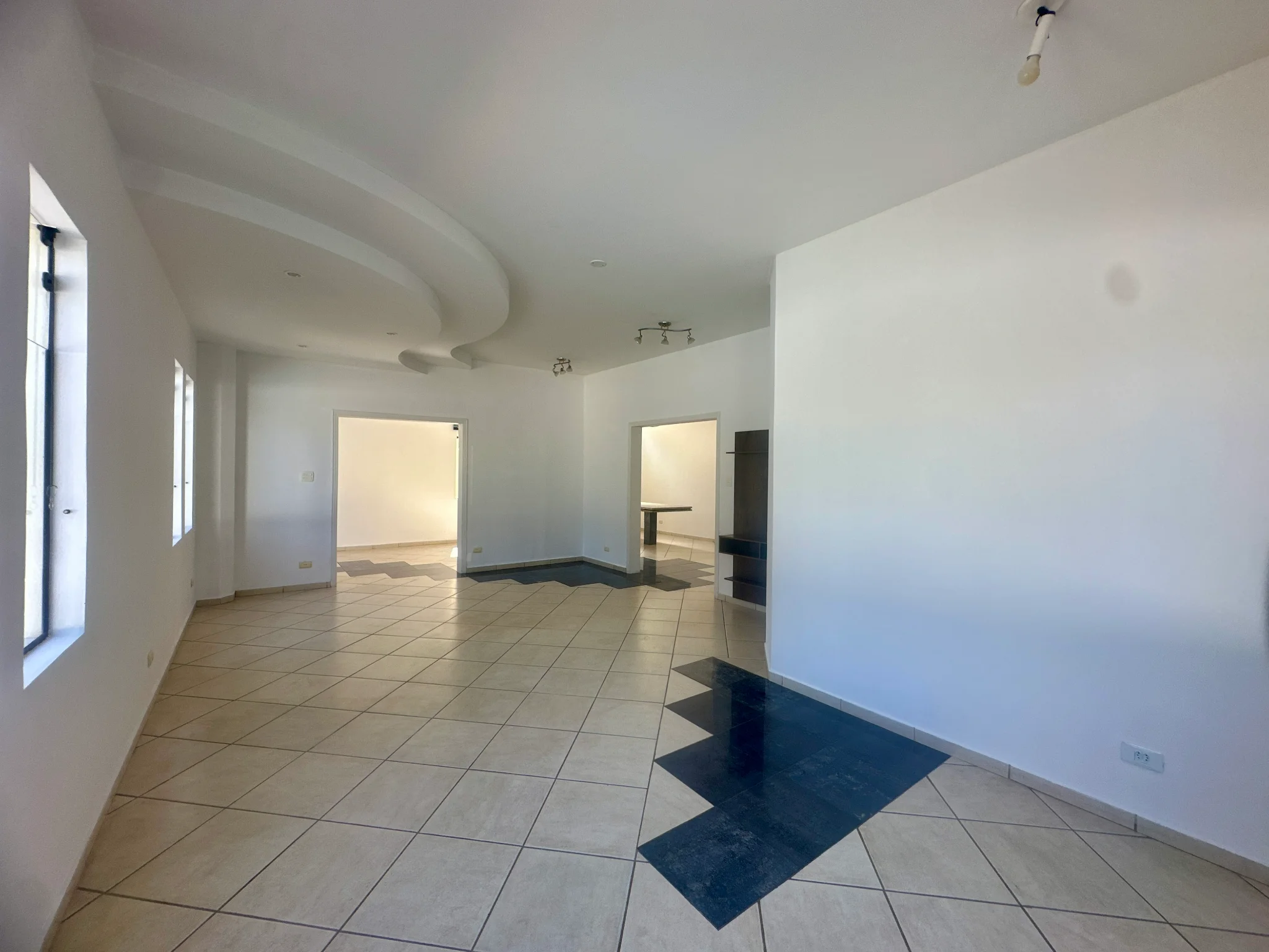 Casa para venda e locação no Condomínio Taubaté Village em Taubaté/SP.