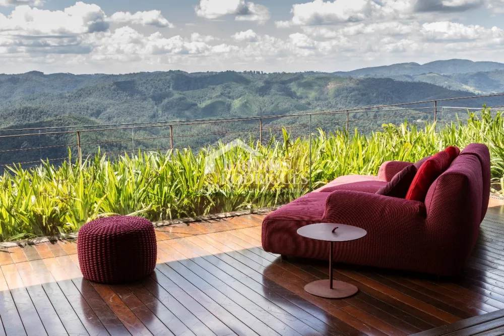 Mansão à venda no Condomínio Pedra do Fogo em Campos do Jordão/SP. 