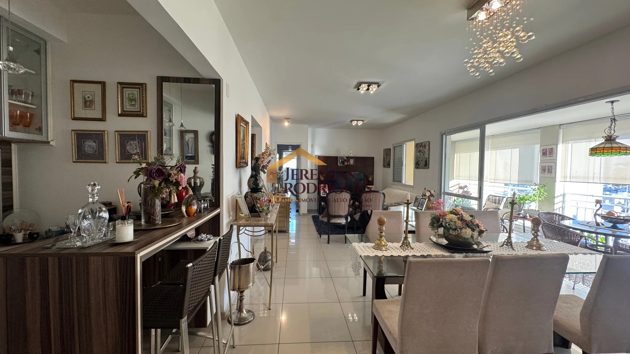 Apartamento à venda no Edifício Ekobé no coração da cidade em Taubaté/SP. — foto 1
