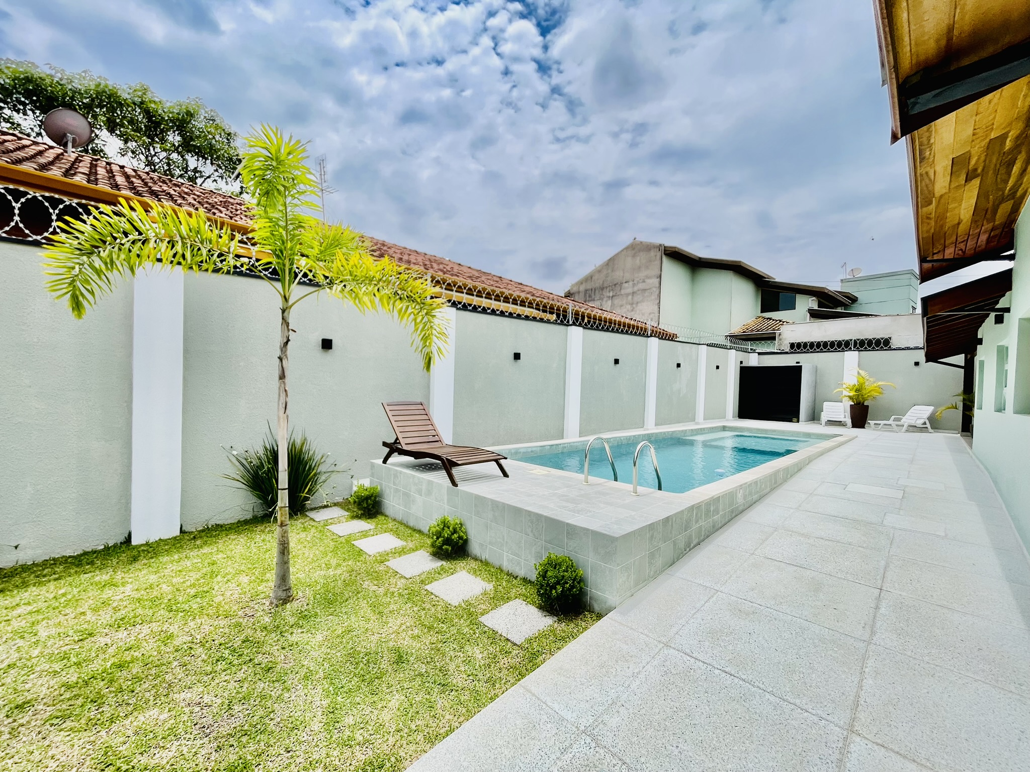 Casa à venda com 3 dormitórios no Condomínio Portal dos Ipês em Taubaté/SP.