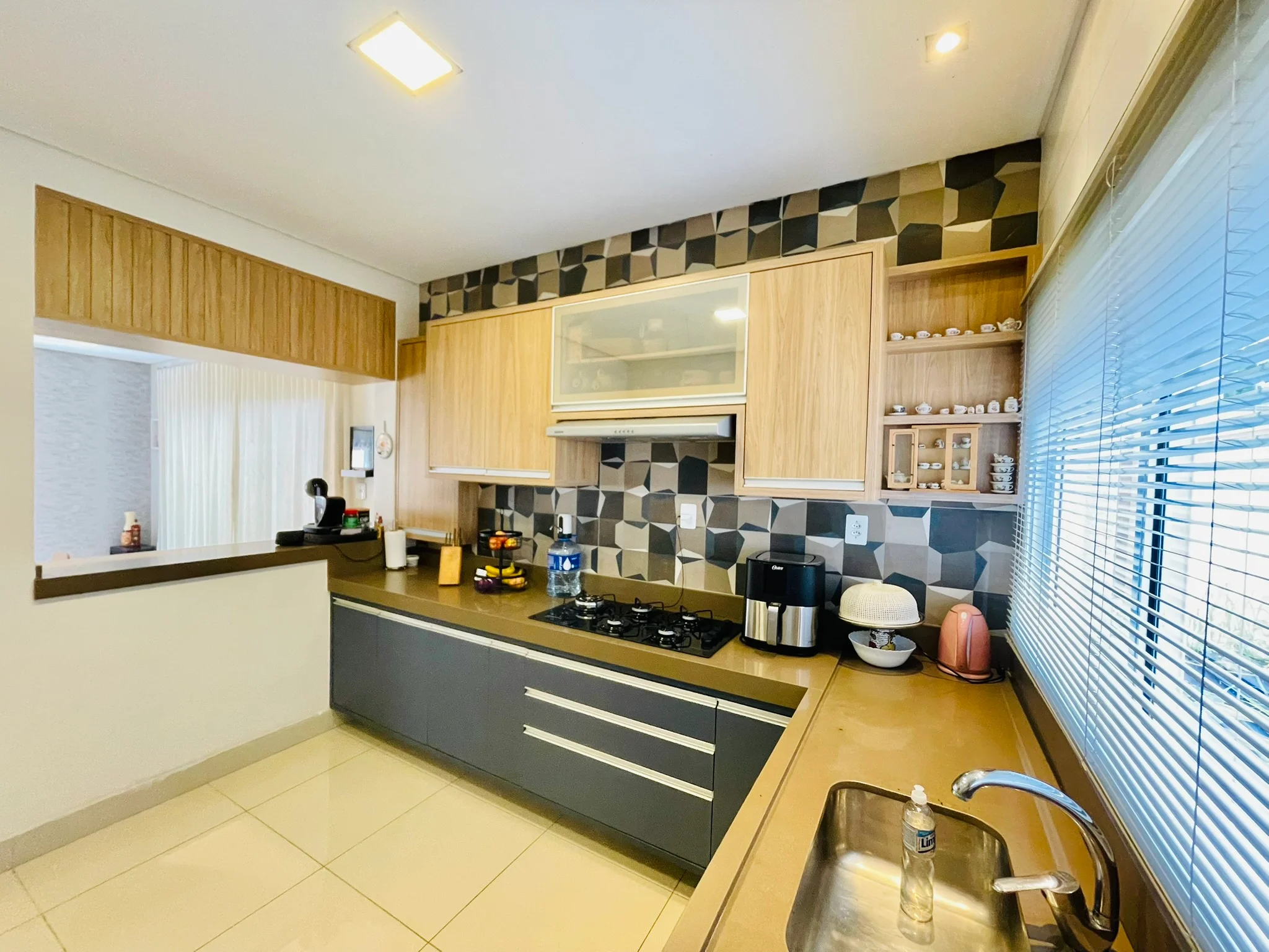 Casa à venda com 3 dormitórios no Condomínio Parque das Araucárias em Tremembé/SP. 