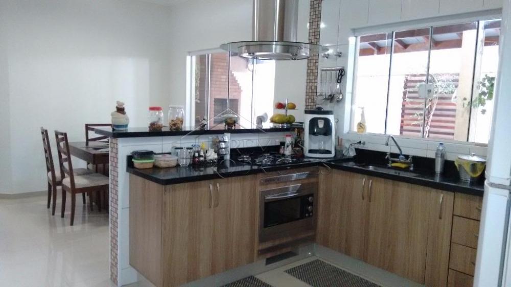 Casa à venda com 3 dormitórios no Condomínio Campos do Conde II em Tremembé/SP.