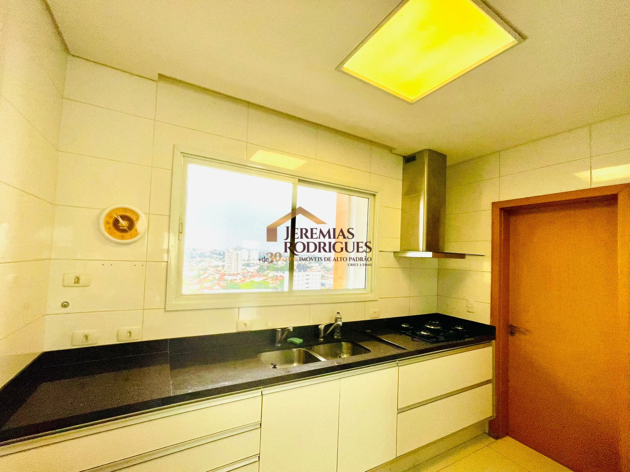 Apartamento Mobiliado para locação e venda no Condomínio Des Arts em Taubaté/SP.