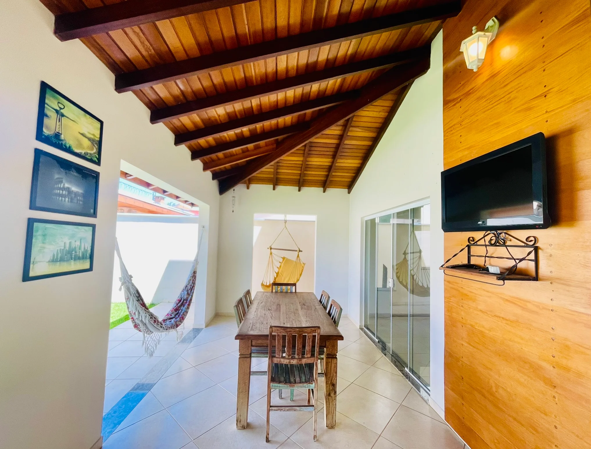 Casa à venda com 4 dormitórios no Condomínio Campos do Conde III em Tremembé/SP. 