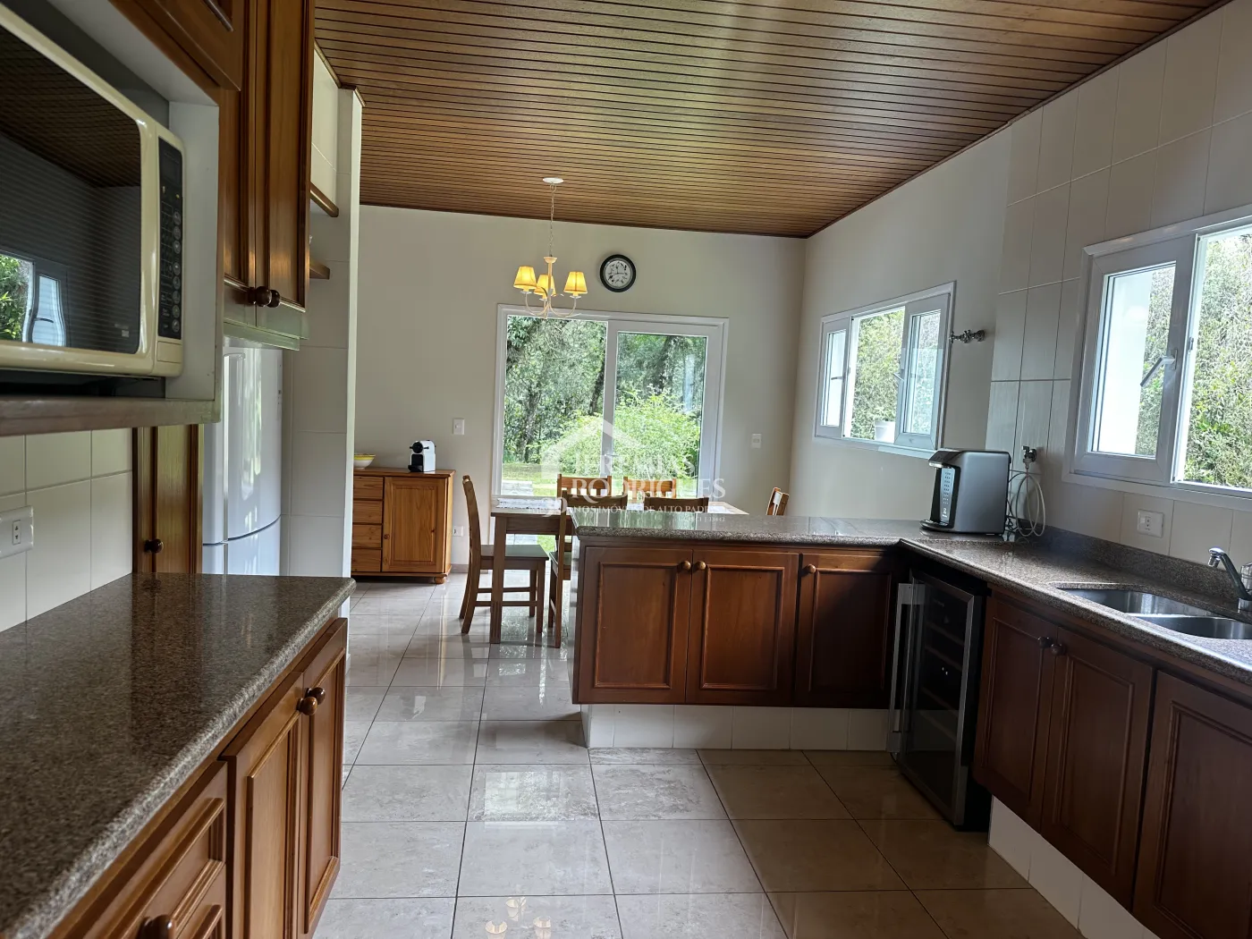 Casa à venda no Condomínio Vila Simonsen em Campos do Jordão/SP