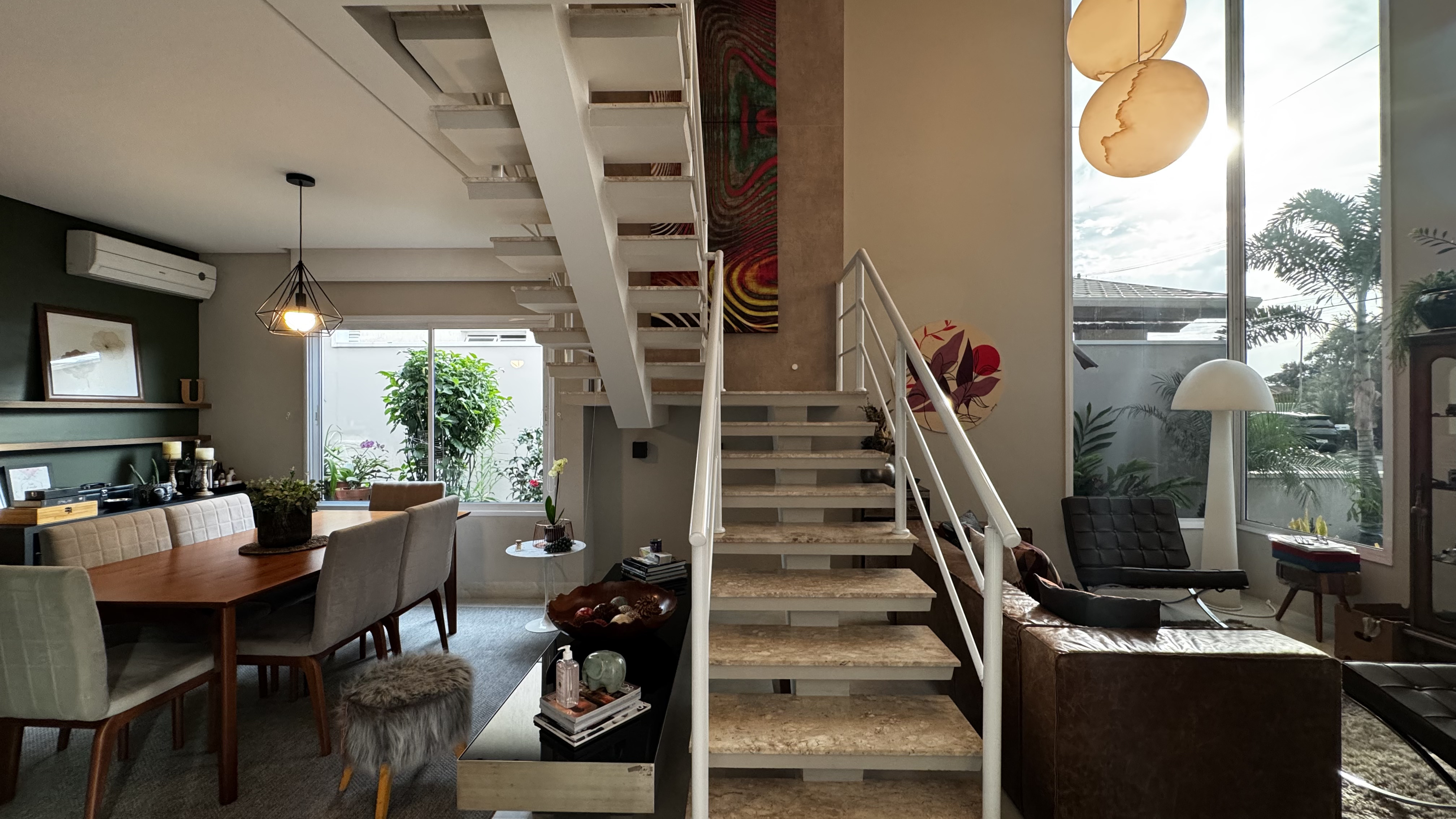 Casa à venda com 3 suítes no Condomínio Reserva dos Lagos em Pindamonhangaba/SP.