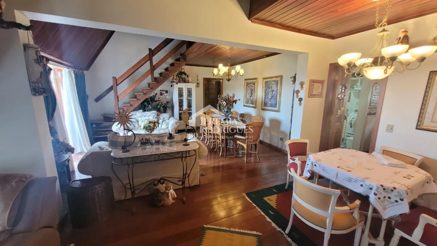 Apartamento à venda com 4 dormitórios, 324m² no Condomínio Le Bourg Saint Maurice em Campos do Jordão/SP.