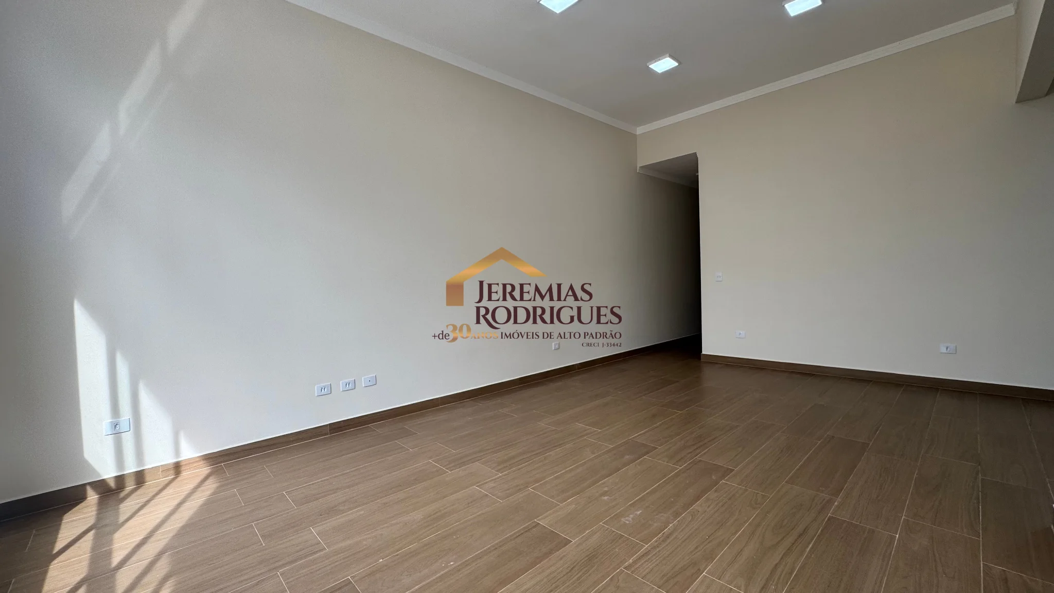 Casa à venda no Condomínio Residencial Laguna em Pindamonhangaba/SP.