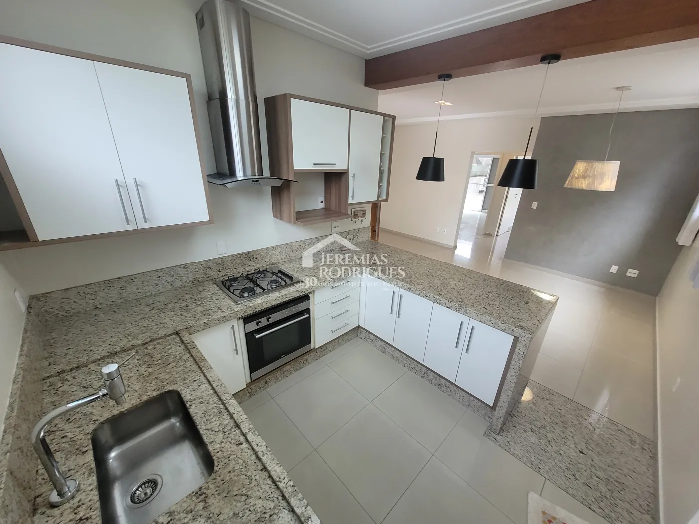 Casa para venda e locação com 3 dormitórios no Condomínio Campos do Conde I em Tremembé/SP