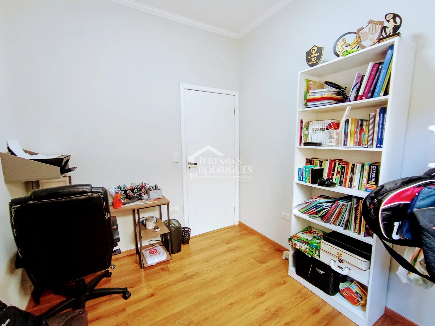 Casa à venda com 3 suítes no Condomínio Reserva dos Lagos em Pindamonhangaba/SP.