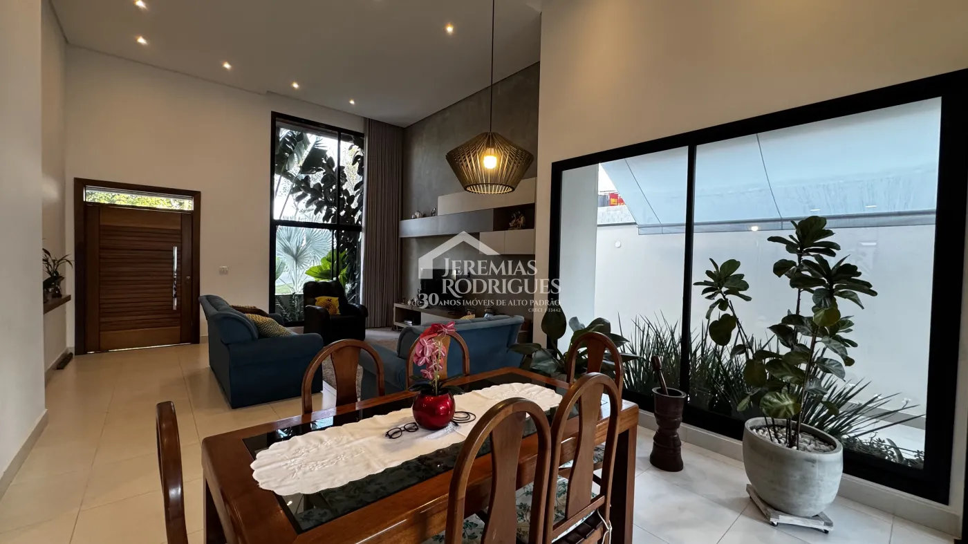 Casa à venda com3 suítes no Condomínio Reserva dos Lagos em Pindamonhangaba/SP.