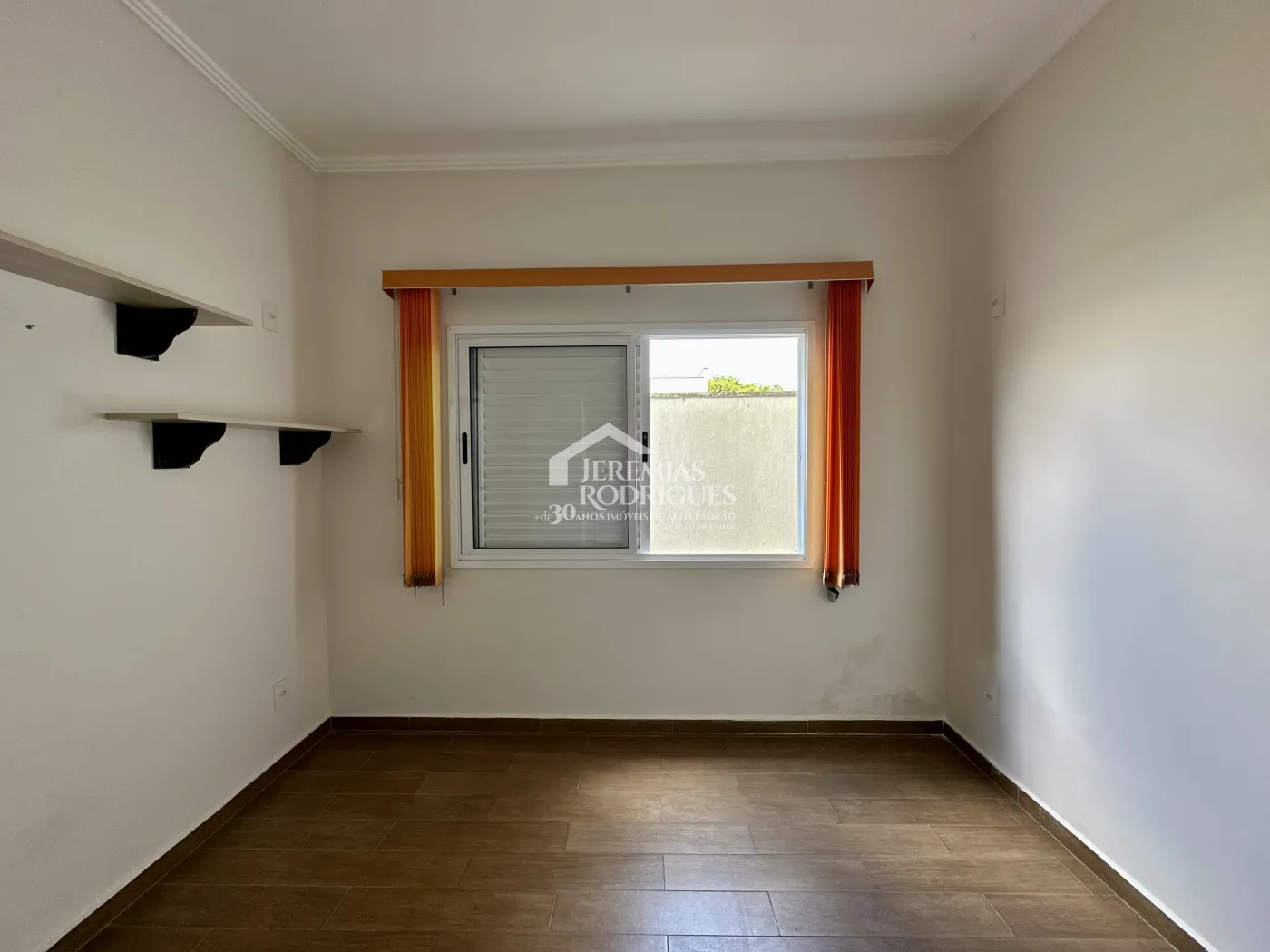 Casa para venda e locação com 4 suítes no Condomínio Campos do Conde II em Tremembé/SP