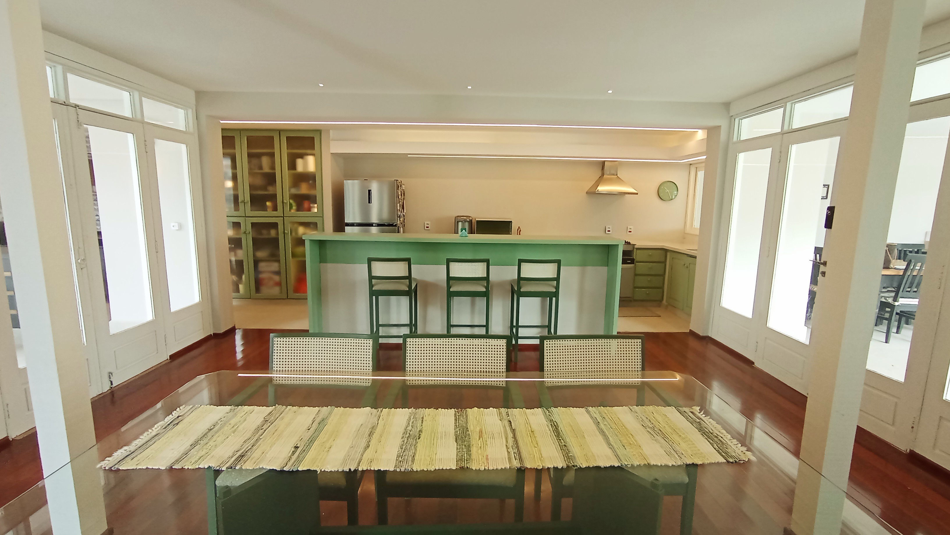 Casa à venda com 3 dormitórios no Condomínio Portal do Sol em Tremembé/SP.