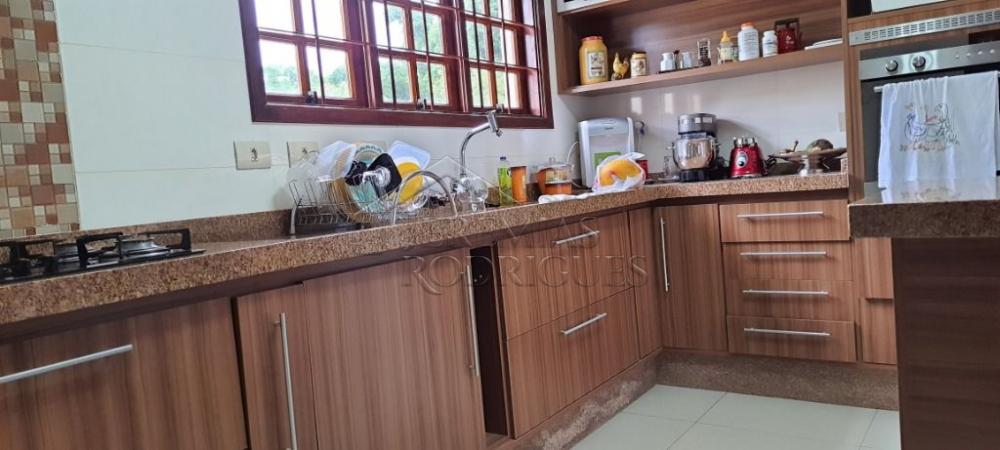Chácara à venda com com 3 suítes no bairro Areão em Taubaté/SP. 