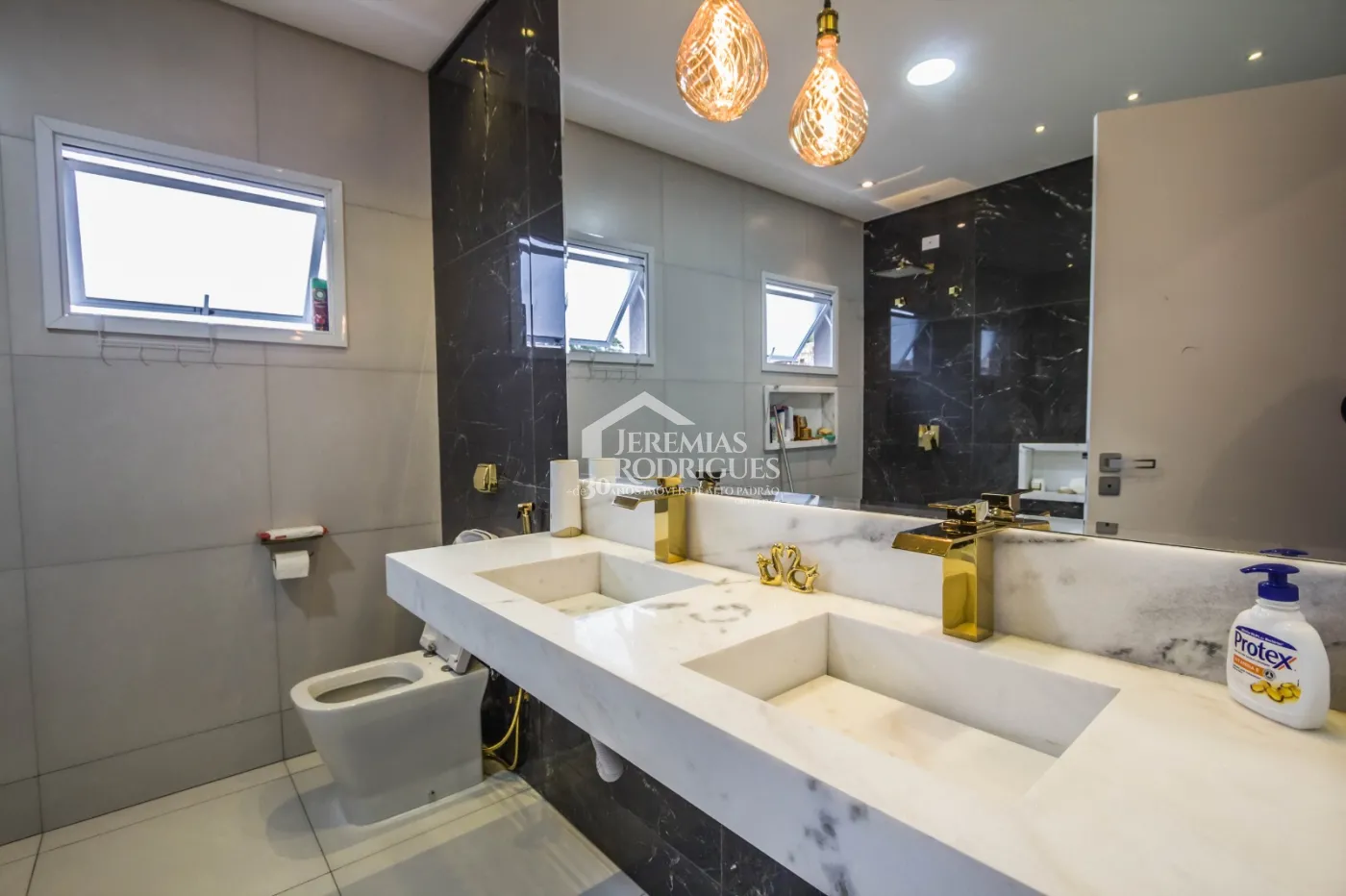 Casa com 368 m² - Condomínio Morada do Visconde - Tremembé/SP