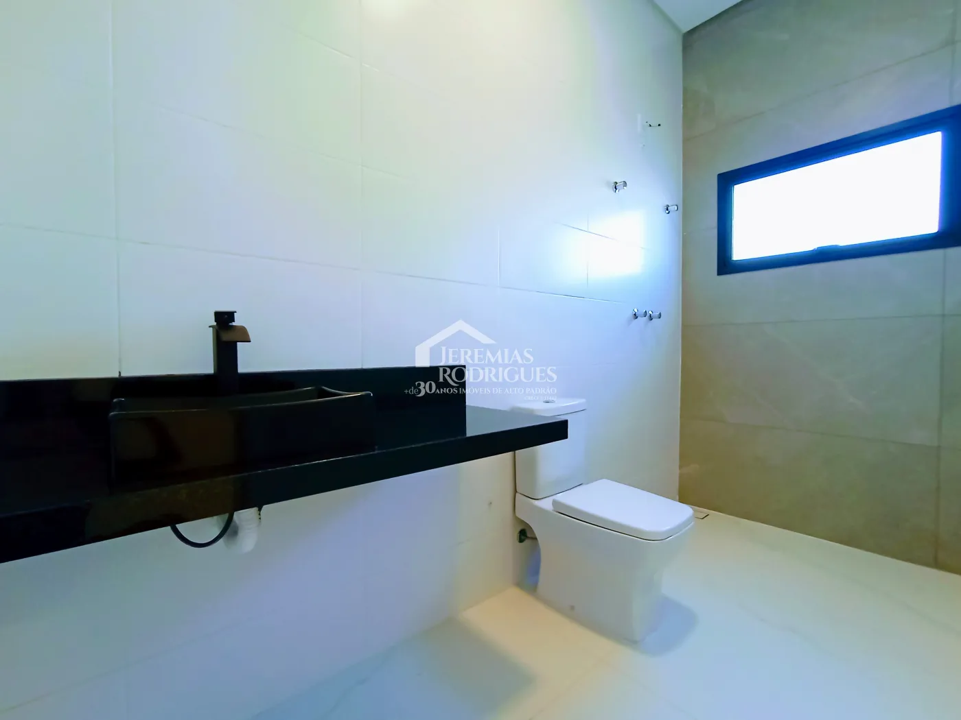 Casa assobradada à venda com 4 dormitórios no Condomínio Cyrella Landscape emTaubaté/SP.