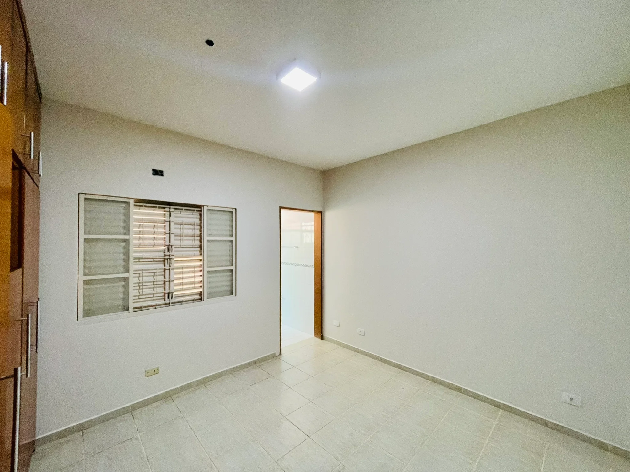 Casa à venda com 3 dormitórios no bairro Jardim das Nações em Taubaté/SP. 