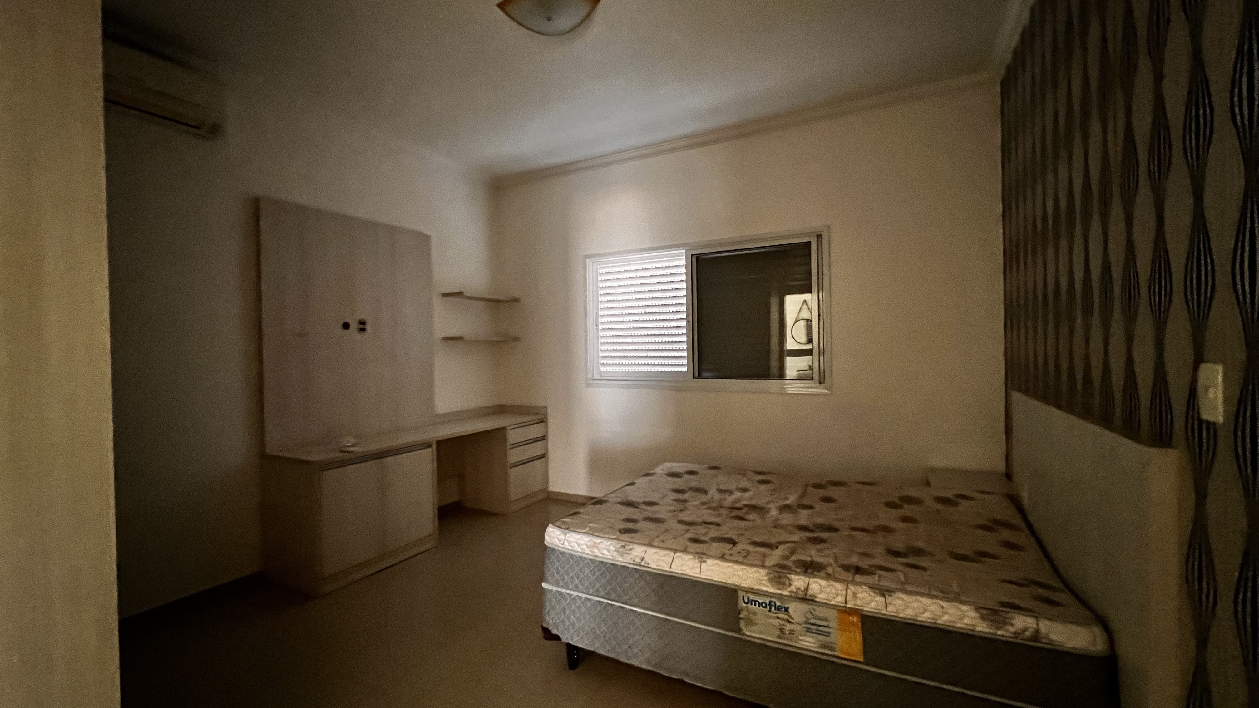 Casa à venda com 4 suítes no Condomínio Campos do Conde II em Tremembé/SP.