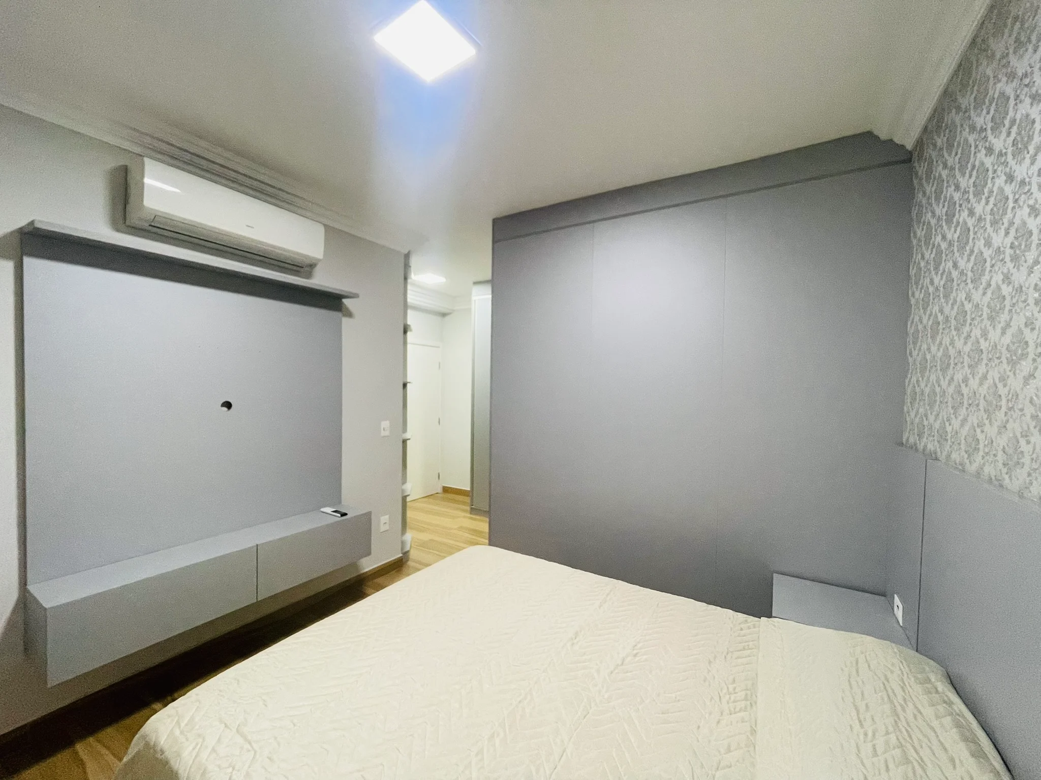 Apartamento à venda com 3 suítes no Condomínio Gran Terrace em Taubaté/SP. 