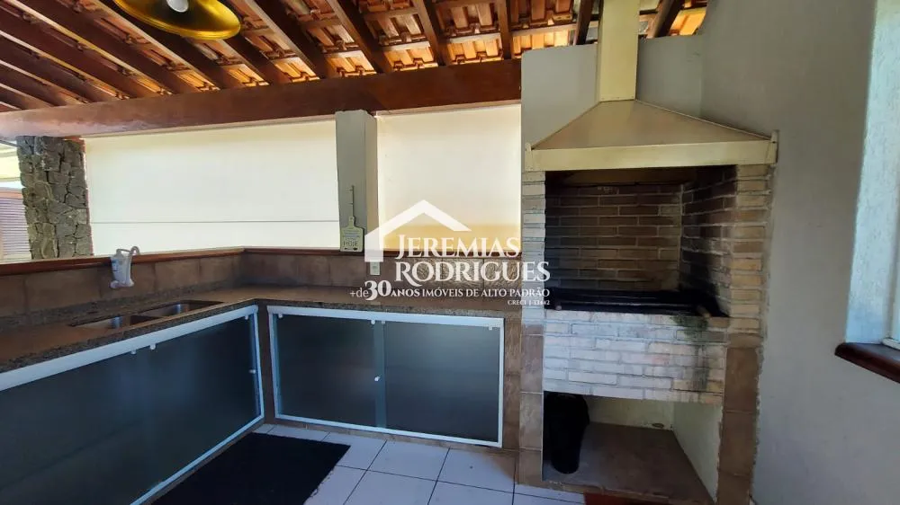 Casa térrea com 5 dorm - Condomínio Village Paineiras.