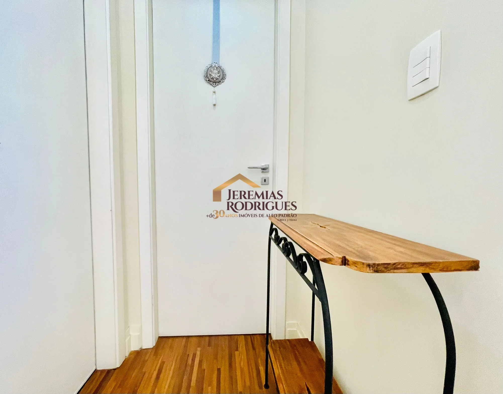 Apartamento à venda no Edifício Sauípe em Taubaté/SP.