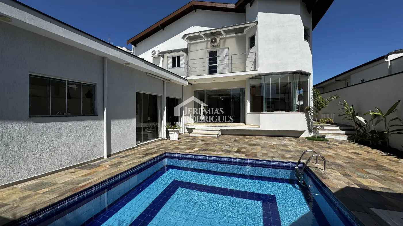 Casa para venda com 4 suítes no Condomínio Real Ville em Pindamonhangaba/SP