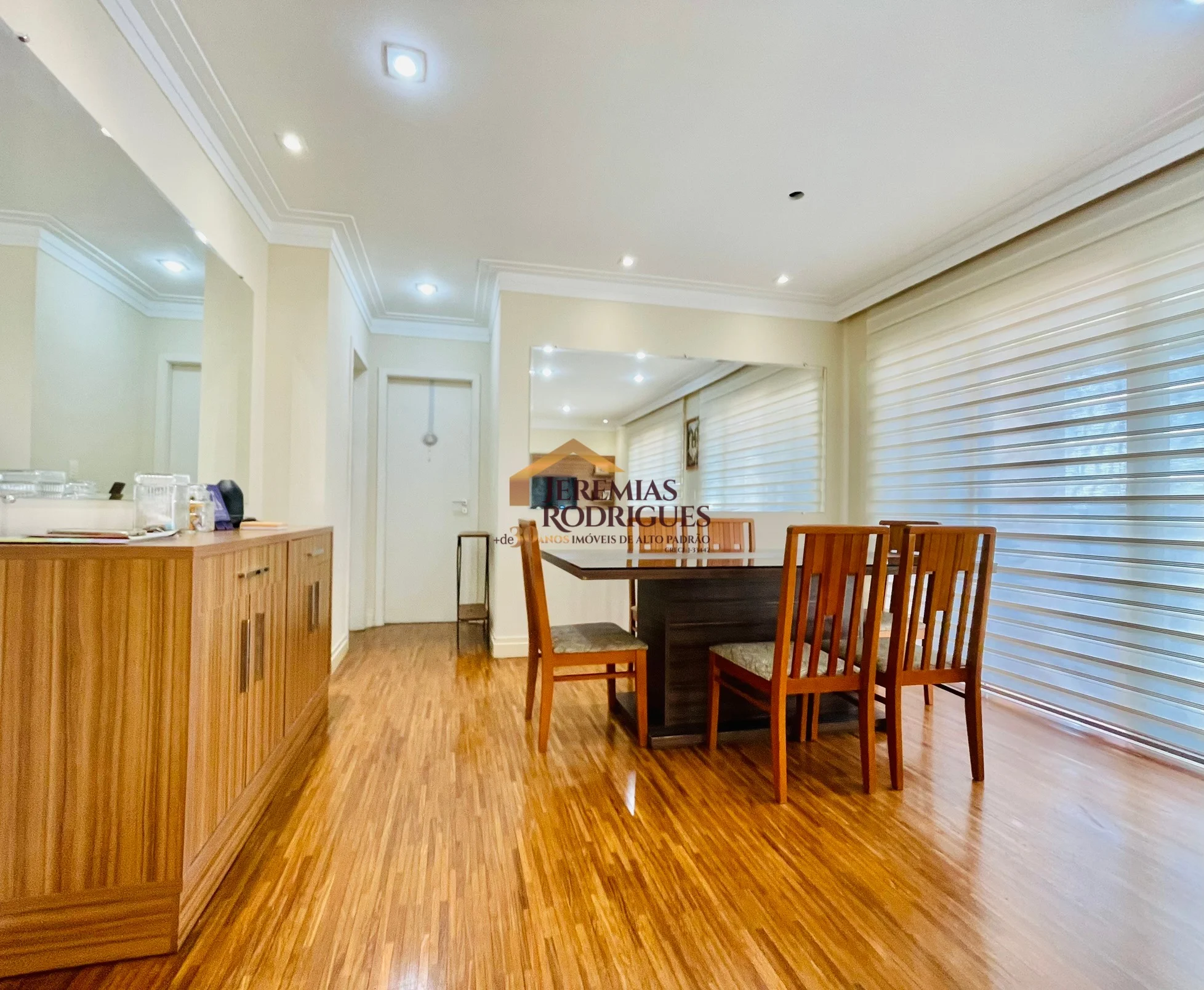 Apartamento à venda no Edifício Sauípe em Taubaté/SP.