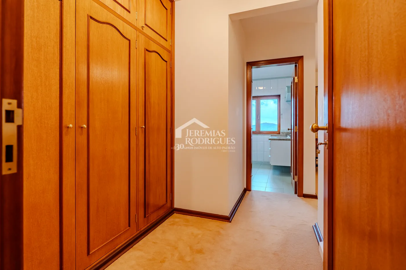 Casa com 4 suítes, 670 m² - Alto do Capivari - Campos do Jordão/SP.