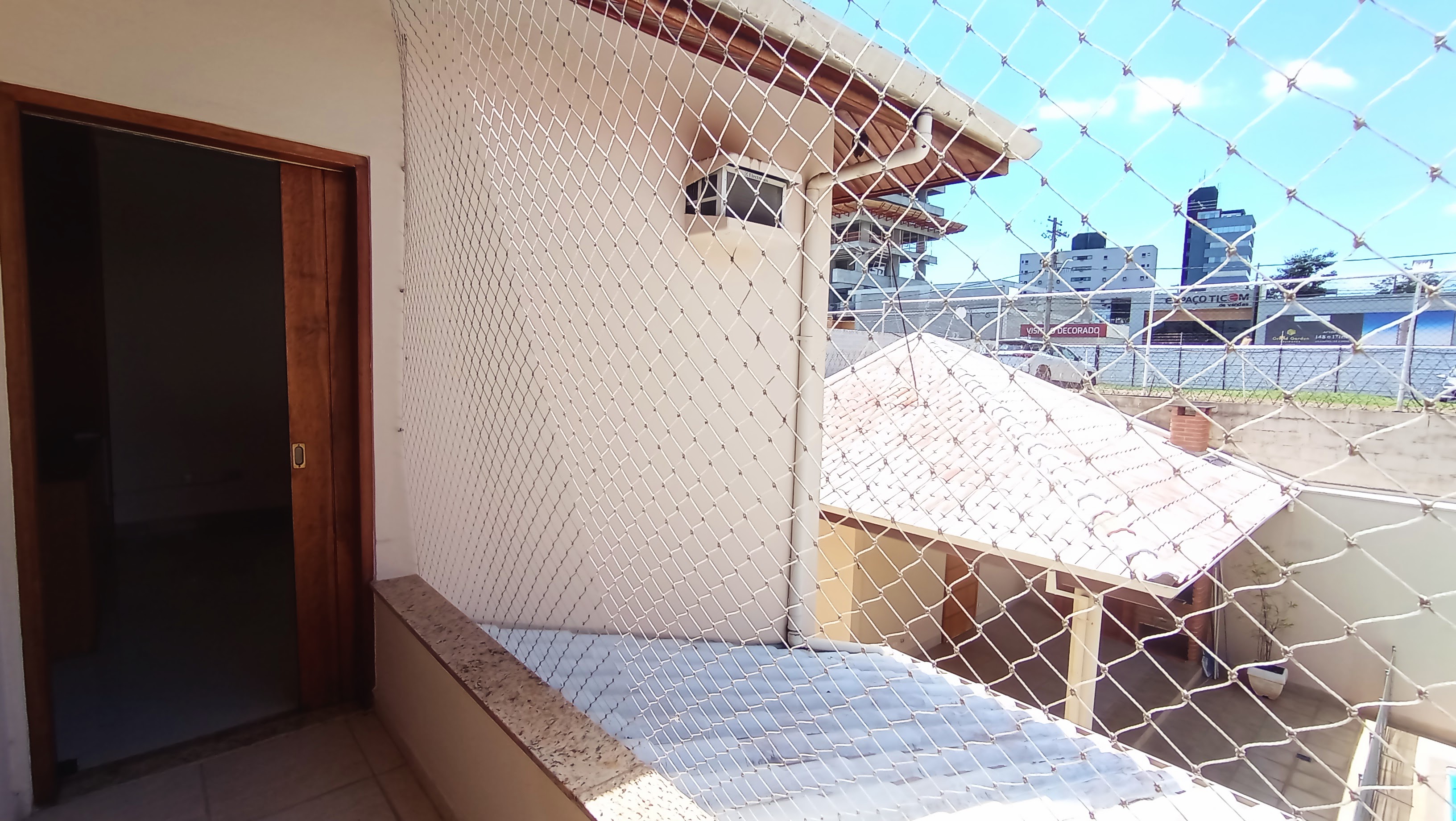 Casa à venda com 3 dormitórios no Condomínio Taubaté Village em Taubaté/SP.