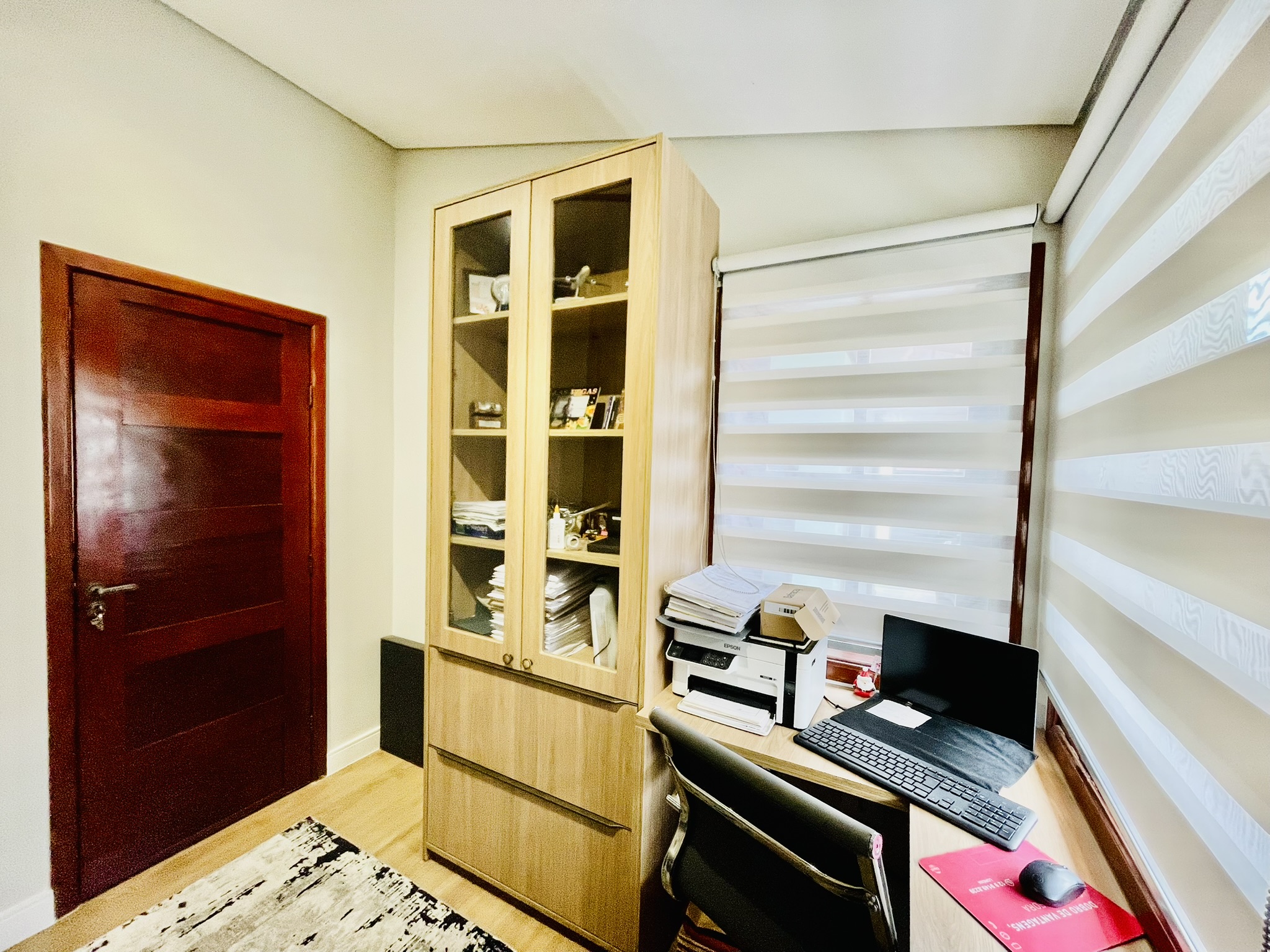 Casa à venda com 3 dormitórios no Condomínio Portal dos Ipês em Taubaté/SP.