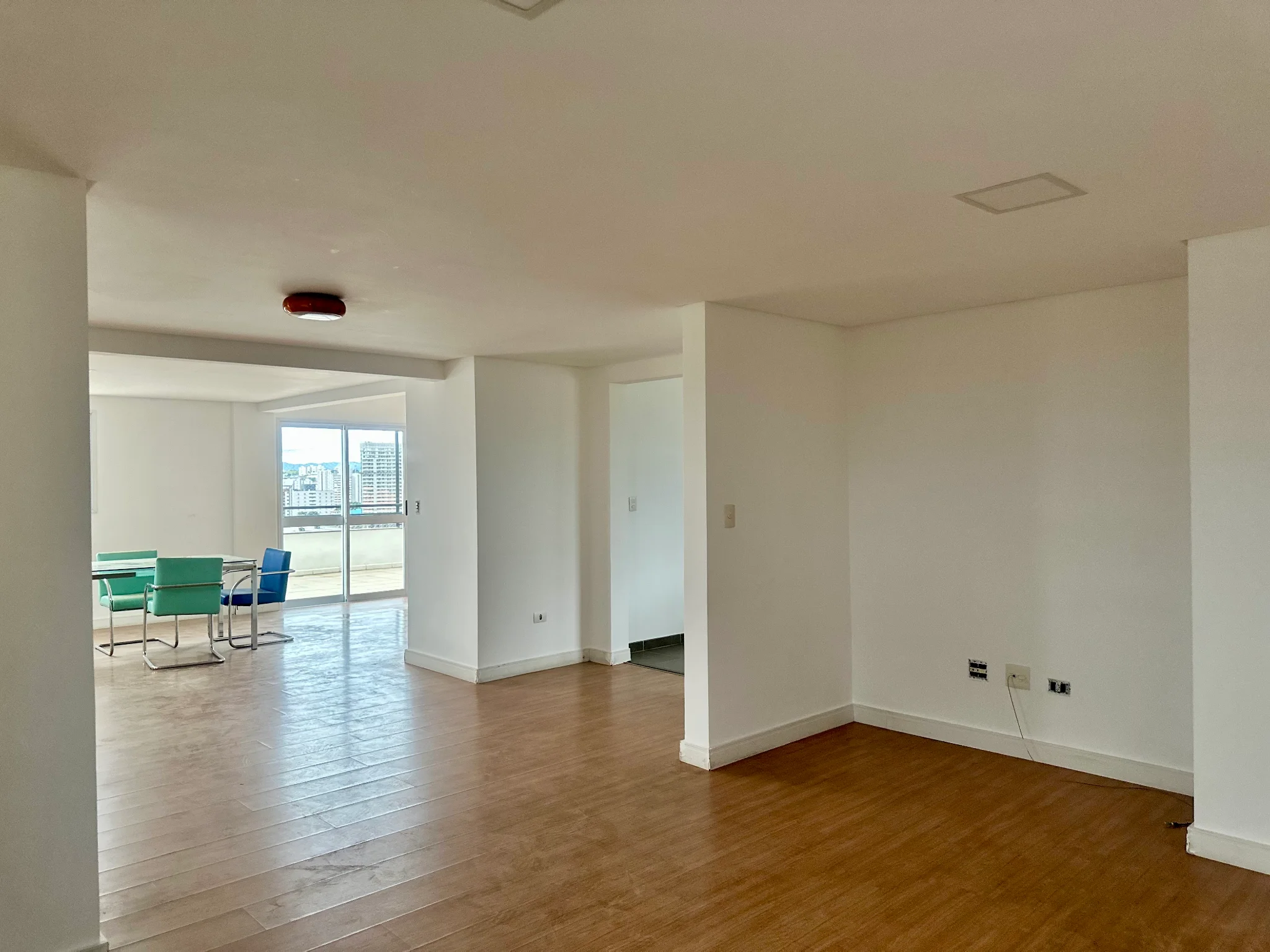 Cobertura duplex para locação no Edifício Placere em Taubaté/SP.