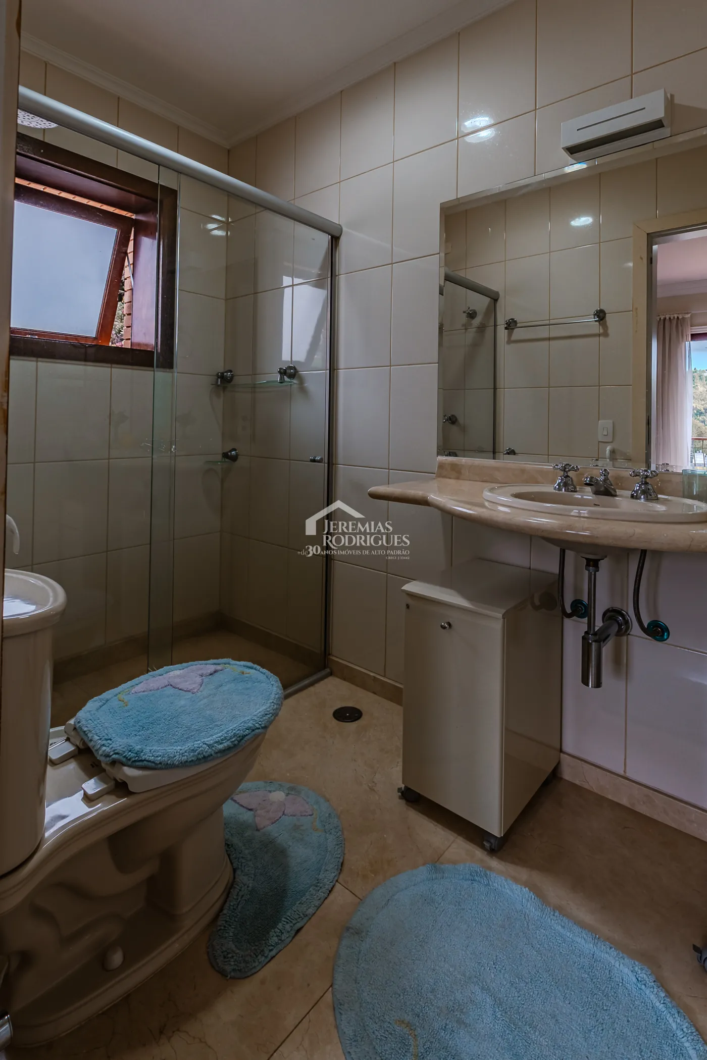 Casa para venda e locação com 5 suítes no Jardim Véu da Noiva em Campos do Jordão/SP