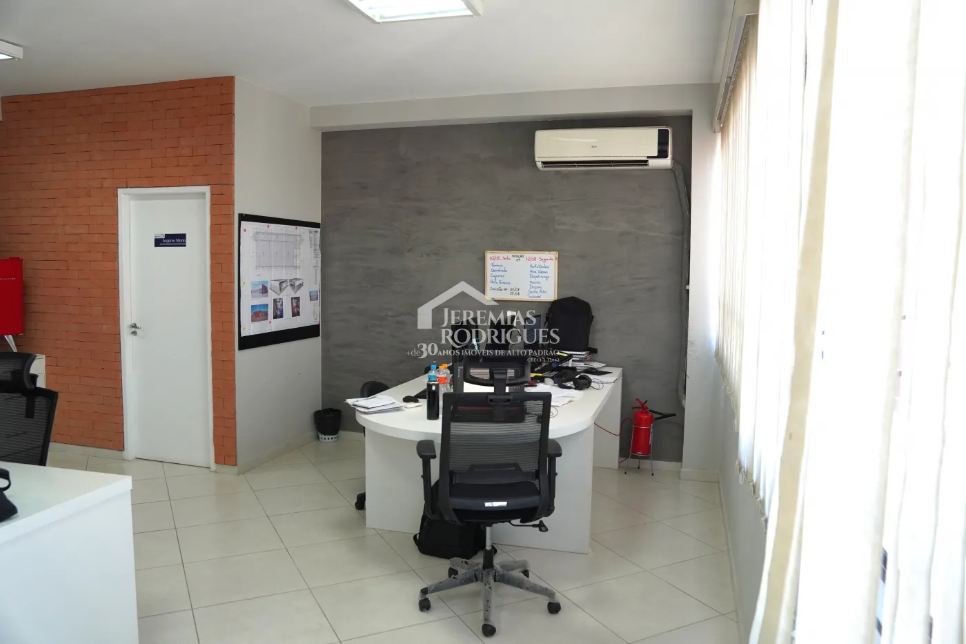 Prédio comercial com 568 m² -  Centro - Taubaté/SP