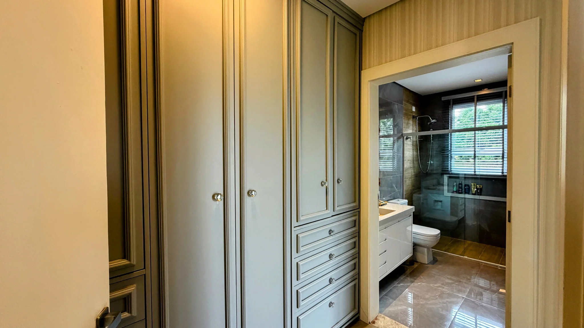 Casa à venda com 4 suítes no  Condomínio Iporanga em Campos do Jordão/SP. 